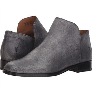 Frye Elyssa Shootie in Silver Metallic, Size 6.5. New without Tags
